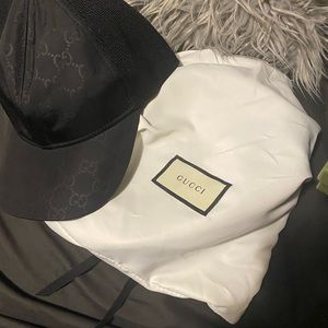 Unisex Gucci hat authentic size large worn once